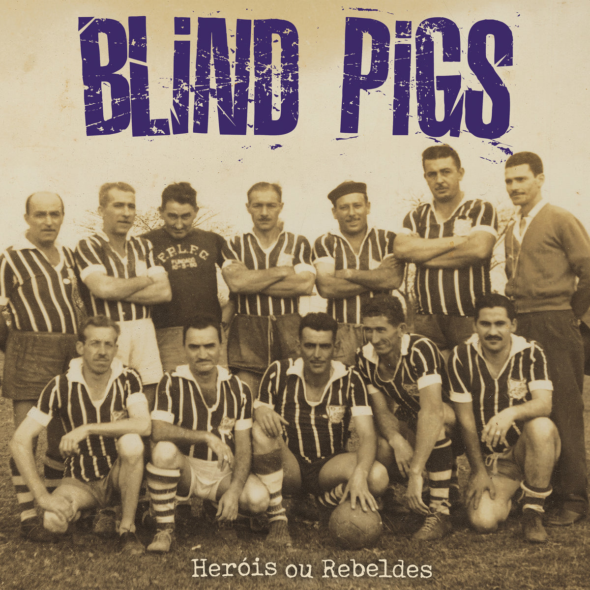 A vintage photo shows eleven men in striped soccer uniforms and one in a sweater, with a soccer ball. &quot;Blind Pigs&quot; is written above, referencing the iconic Brazilian punk album &quot;Heróis ou Rebeldes&quot; below. Brand: Blind Pigs.
